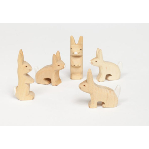 2 lièvres dressés et 2 petit lapins