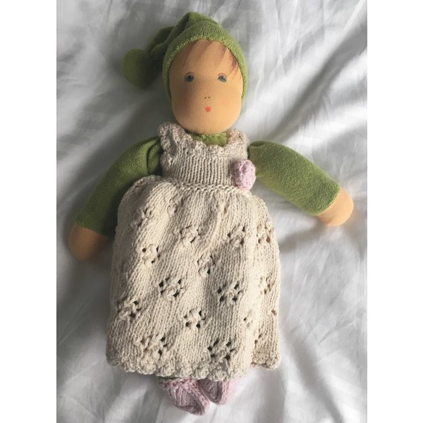 la poupée de Léonore avec sa robe